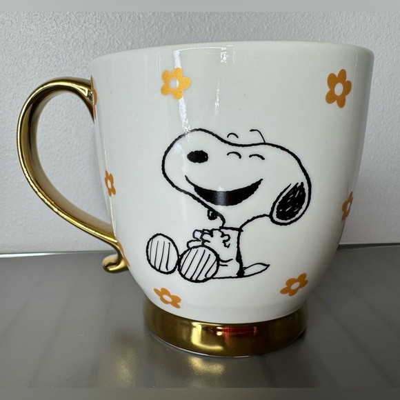 Peanuts Other - Peanuts snoopy fine Ceramic electroplated Cup with Gold Accent 16.7 oz mug